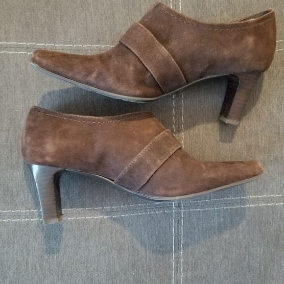 Liz Claiborne Slip Ons - Picture 2 of 7